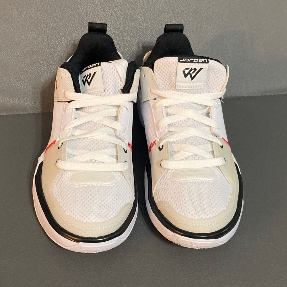 Jordan White and Black Sneakers womens 6.5/youth 5 - Picture 3 of 8